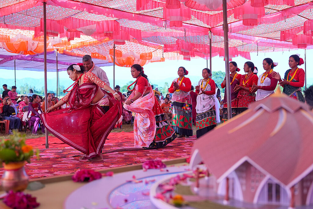 File:The unveiling gathering featured traditional-2.jpg