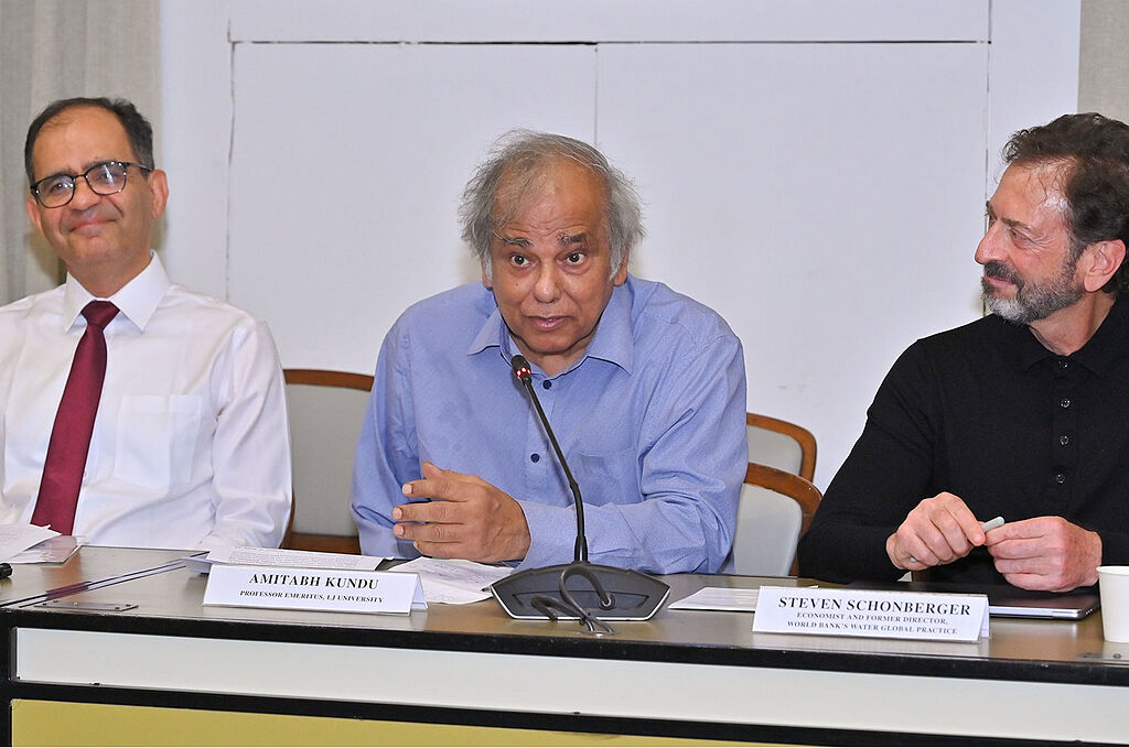 File:Scholars and Practitioners Reflecting on-2.jpg