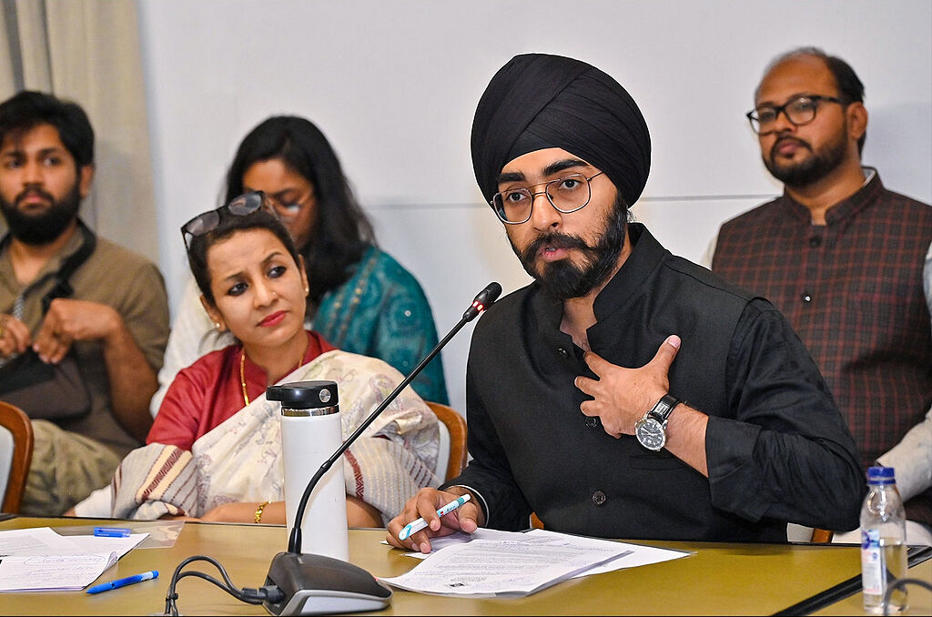 File:Scholars and Practitioners Reflecting on-4.jpg