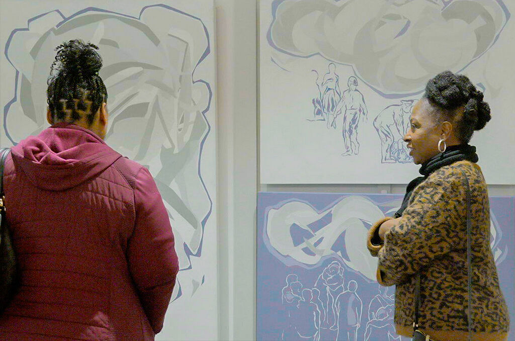 File:Attendees at the art exhibition-2.jpg